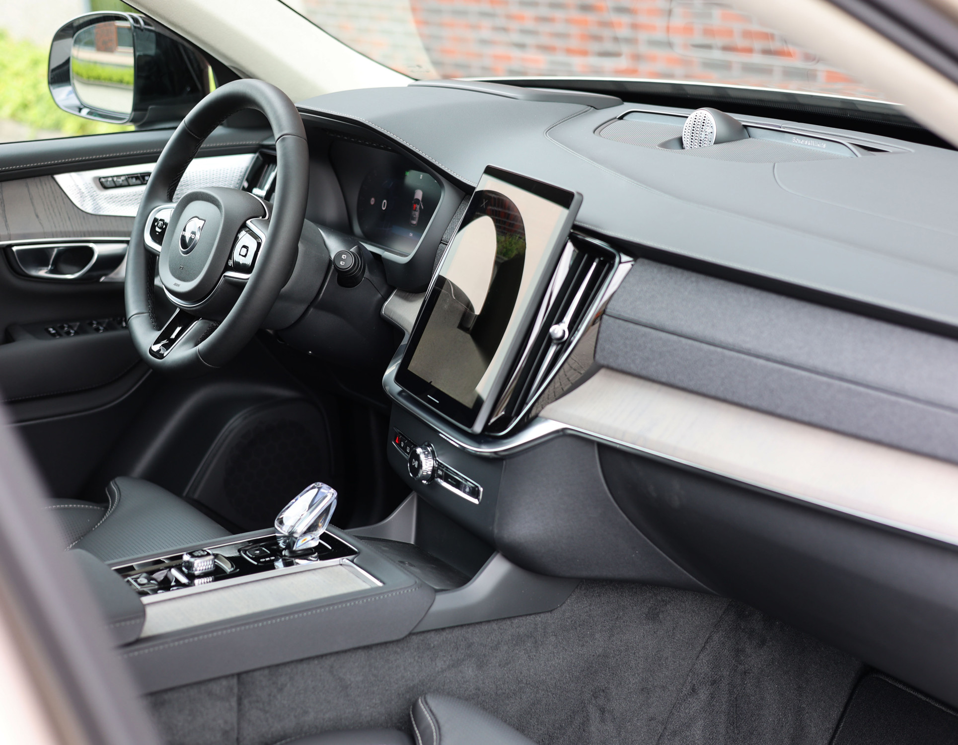 Volvo XC90 T8 AWD Ultra Dark