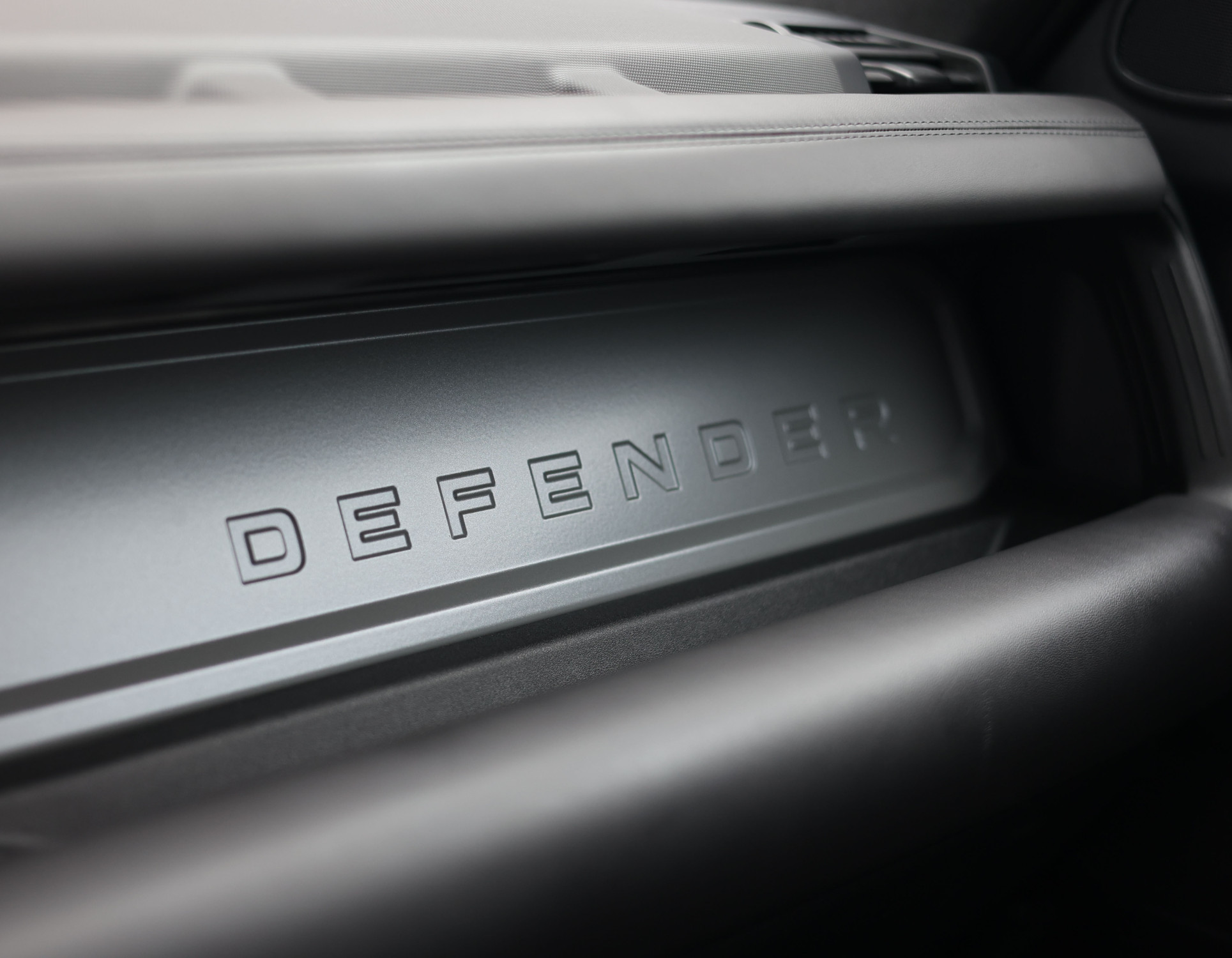 Land Rover Defender P300e X-Dynamic HSE
