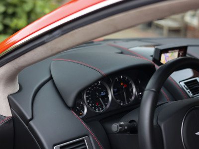 Aston Martin Vantage 4.7 V8