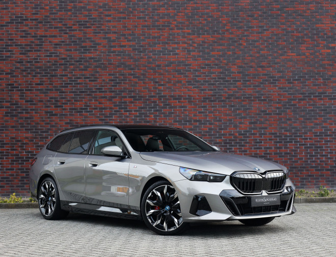 BMW 5 Serie Touring 550e xDrive