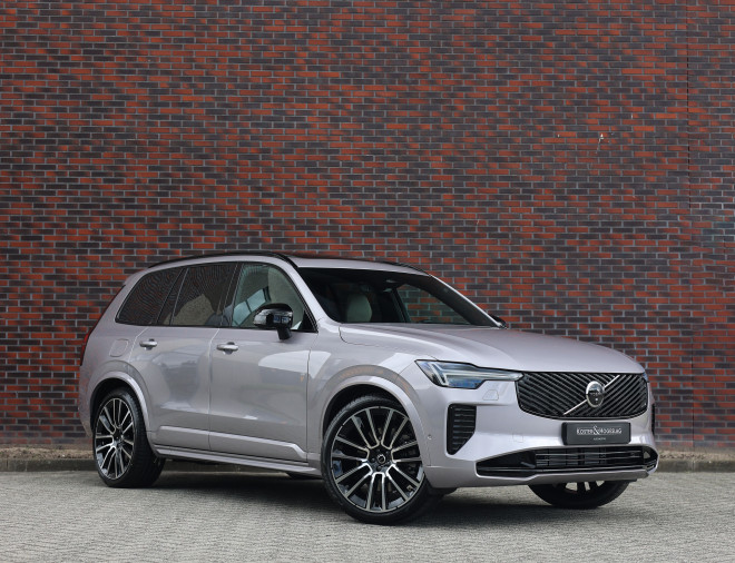 Volvo XC90 T8 AWD Ultra Dark