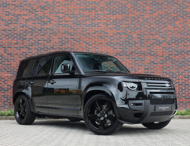 Land Rover Defender P300e X-Dynamic HSE