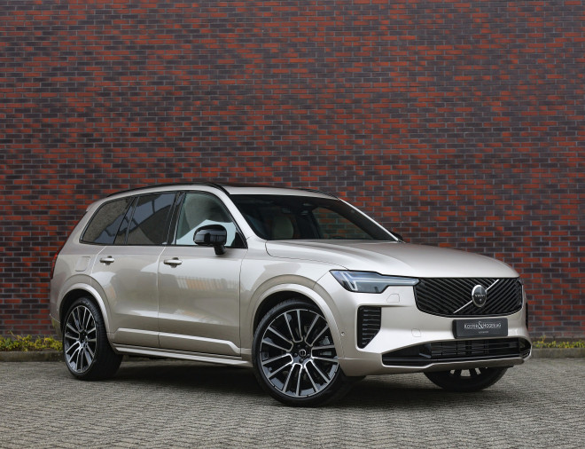 Volvo XC90 T8 AWD Ultra Dark