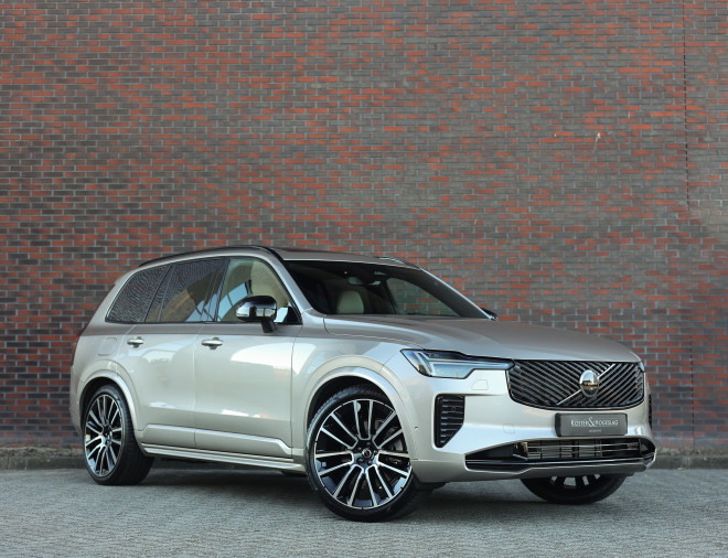 Volvo XC90 T8 AWD Ultra Dark