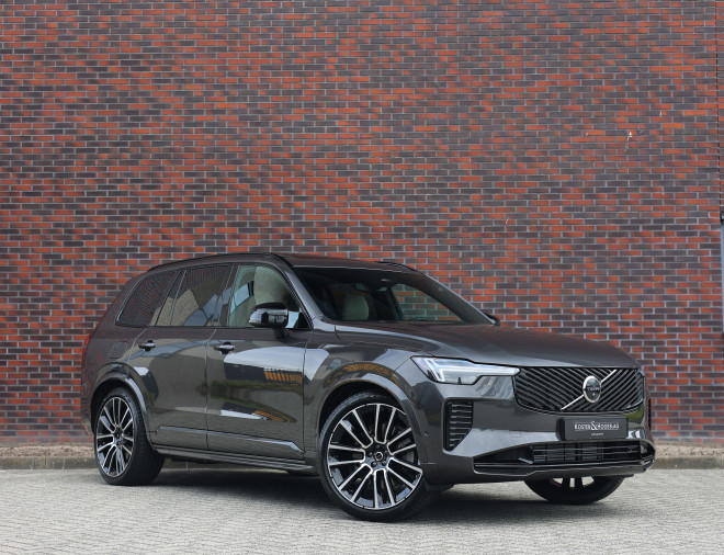 Volvo XC90 T8 AWD Ultra Dark