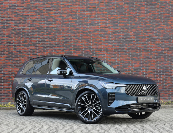Volvo XC90 T8 AWD Ultra Dark